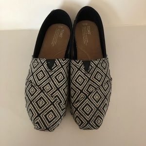Toms women’s slip ons - size 11. EUC.